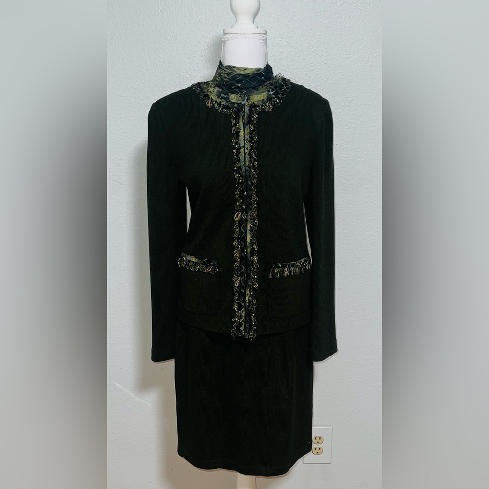 St John Collection Evergreen 4-Piece Suit - Elegant & Versatile
